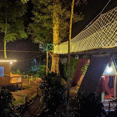 Penginapan Segitiga 2 Bandung Exterior foto